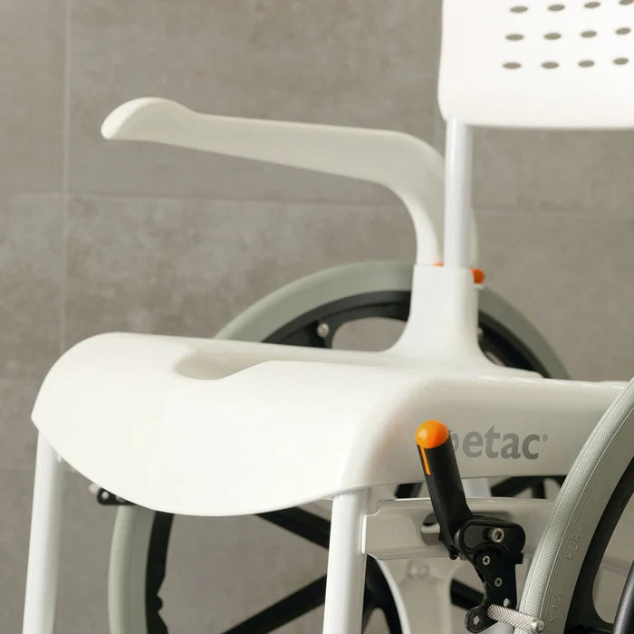 Etac CLEAN Dusch- und Toilettenrollstuhl 24" Räder