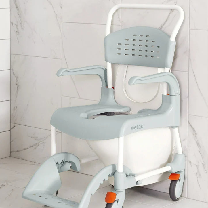Dusch-Toilettenrollstuhl Etac Clean – Sicher, schmal & alltagstauglich