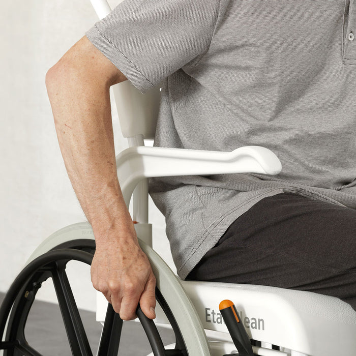 Etac CLEAN Dusch- und Toilettenrollstuhl 24" Räder